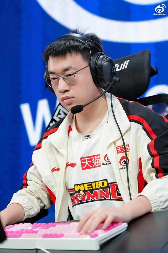 iG对战WBG 中路相知博弈成焦点