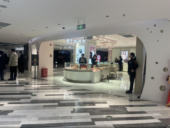 金价巨震买卖也疯狂 销售冰火两重天