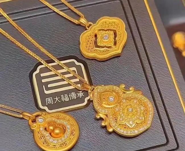 金饰克价整夜跌74元 市集转动金银都跌