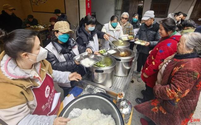 四川老迈开1元食堂:能吃1荤2素1汤,温和茕居老东说念主心