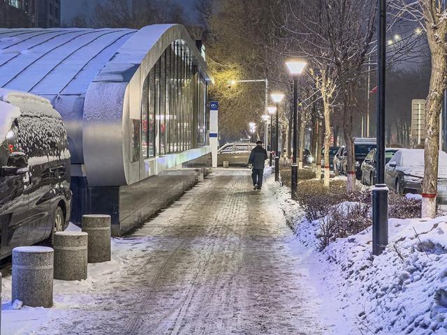 新一轮寒潮来袭 多地将有大到暴雪 中东部剧烈降温