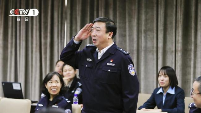 董亦军从警36年始终愿作一颗石子 铺就平安畅途