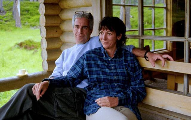 爱泼斯坦被曝接受过间谍训练 疑为俄以两国间谍