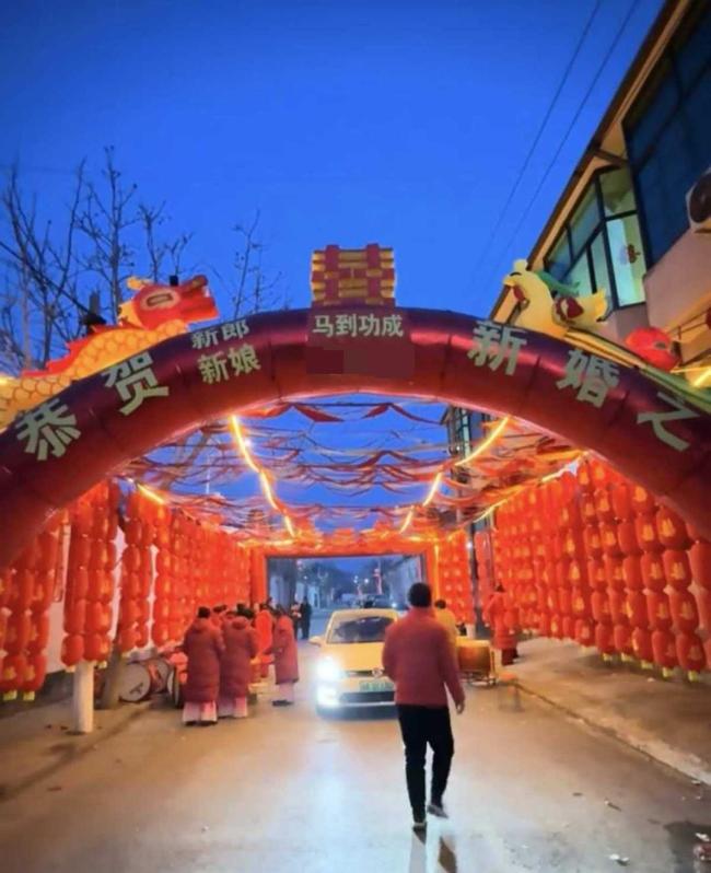 新郎名为“马到功成”?婚庆公司回应:应该就是他真实的姓名
