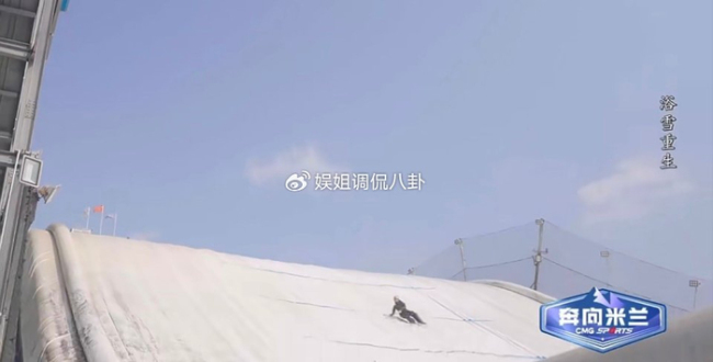 谷爱凌摔倒后立刻看向自己的脚 伤病阴影下的坚韧回归