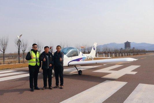 山东男子开飞机带父亲回家过年 低空经济助力返乡路