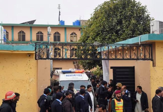 巴基斯坦清真寺遭袭已致200人死伤 自杀式炸弹袭击引发惨剧