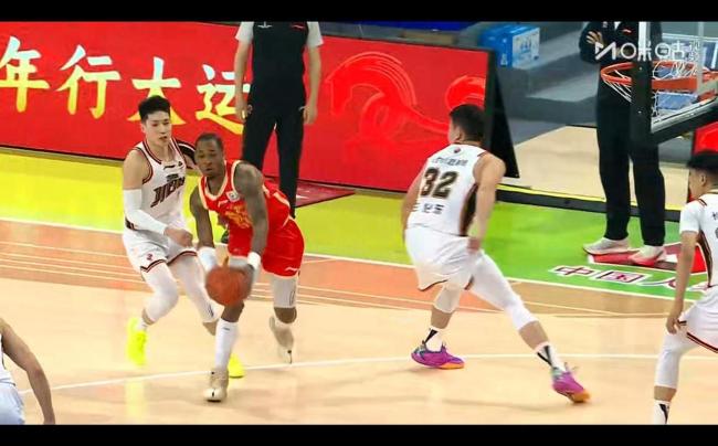 浙江广厦男篮97比94投诚吉林队 塔克48分率队逆转
