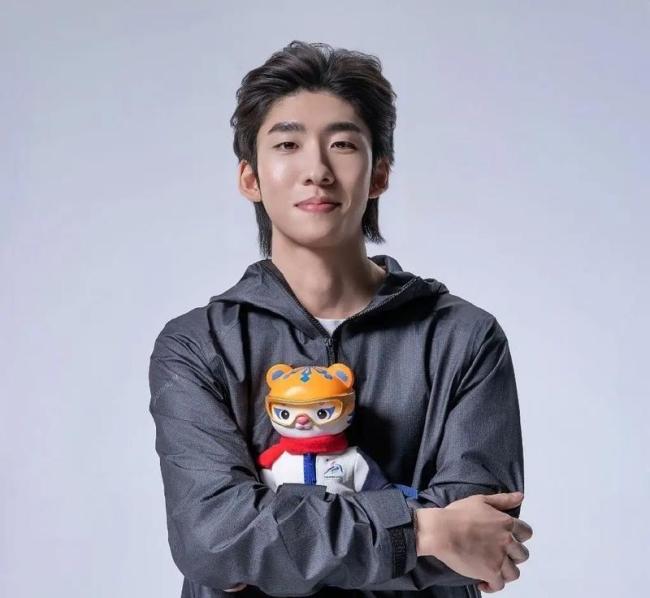 林孝埈转发中国队入场照 顶级天赋的重生之路