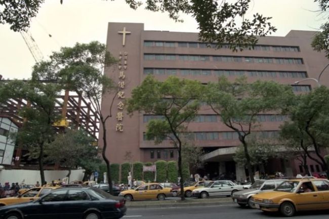 台湾102岁老人娶68岁看护 子女抢人 家庭矛盾升级