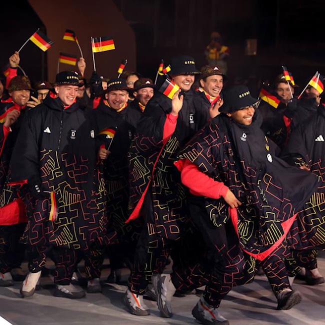 中国队蓝羽绒服 好看 冬装成焦点