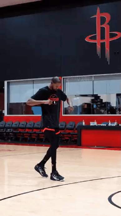 火箭力克雷霆结束2连败 伊森26+8