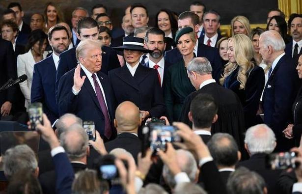 学者：特朗普羞辱奥巴马引众怒 种族歧视再掀波澜