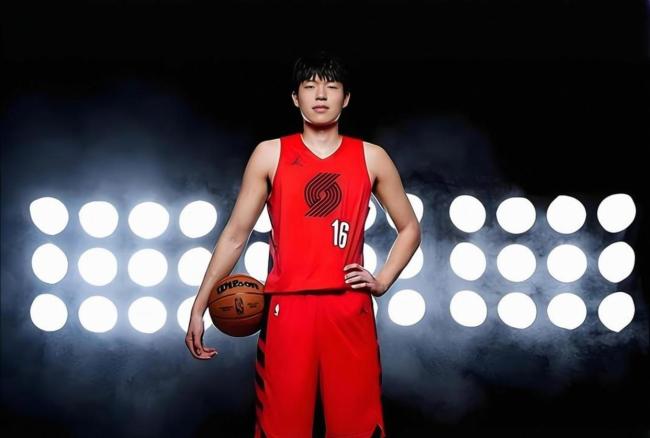 你觉得杨瀚森对灰熊比赛表现如何 短暂上场展现闪光点