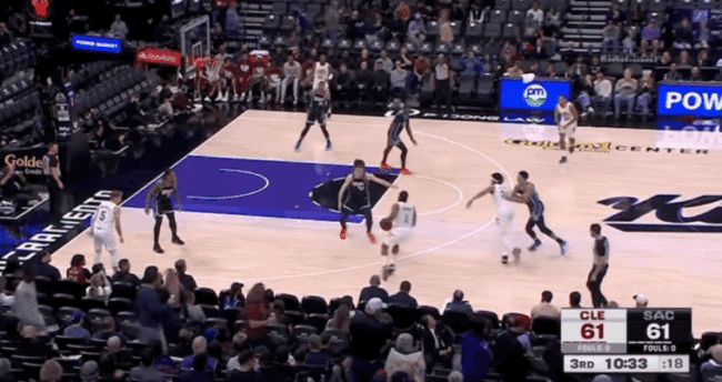 骑士逆转送国王12连败 哈登首秀23+8 米切尔末节17分锁定胜局