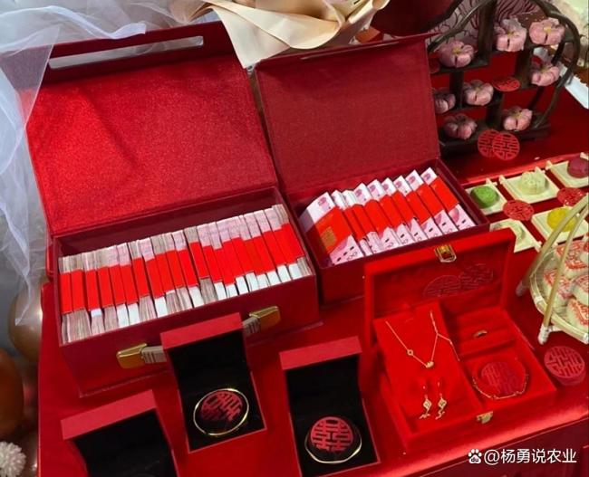 贵州女孩远嫁河南 父亲开婚车送嫁 零彩礼传递真爱