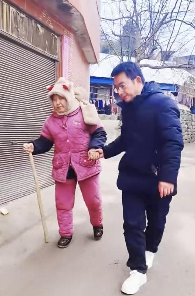 男子2个月大被拐走 34年后终回家 迟来的团圆