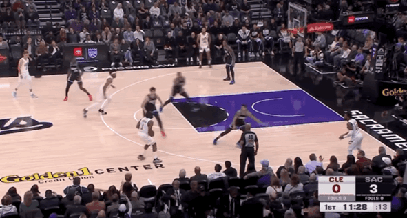 骑士逆转送国王12连败 哈登首秀23+8 米切尔末节17分锁定胜局