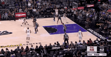 骑士逆转送国王12连败 哈登首秀23+8 米切尔末节17分锁定胜局