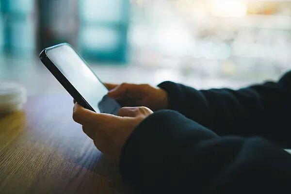 女儿一句话 妈妈立马把“男友”拉黑 女儿警觉识破骗局