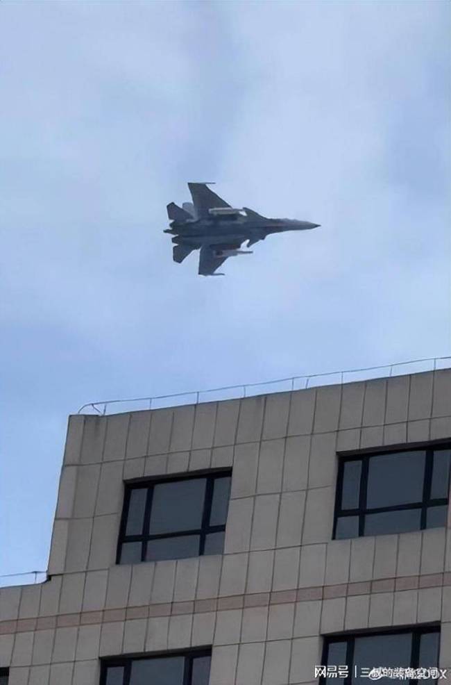 为何给歼-15T配备鹰击-15反舰导弹 提升反舰威力