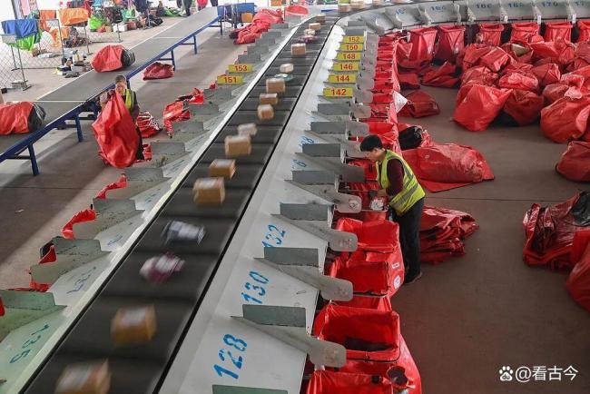 不停运不知说念还有这样多没买 春节购物潮激发烧议