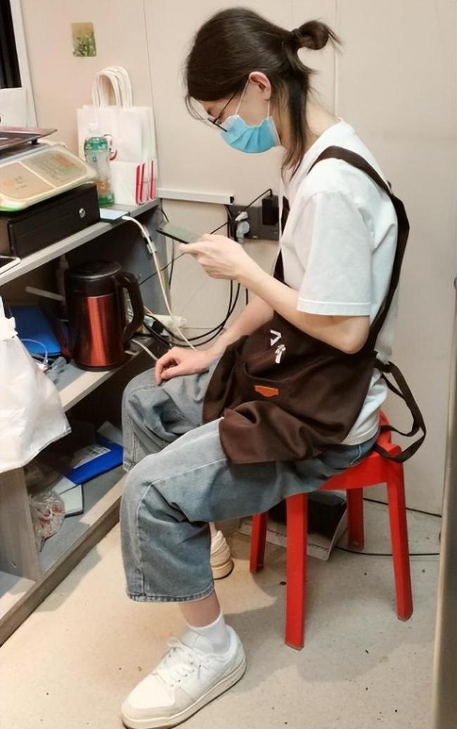 兴马洲复刻世界最大一锅杀猪菜