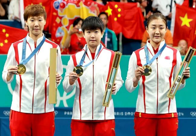 孙颖莎合照给王曼昱挪位置 国乒未来布局解析