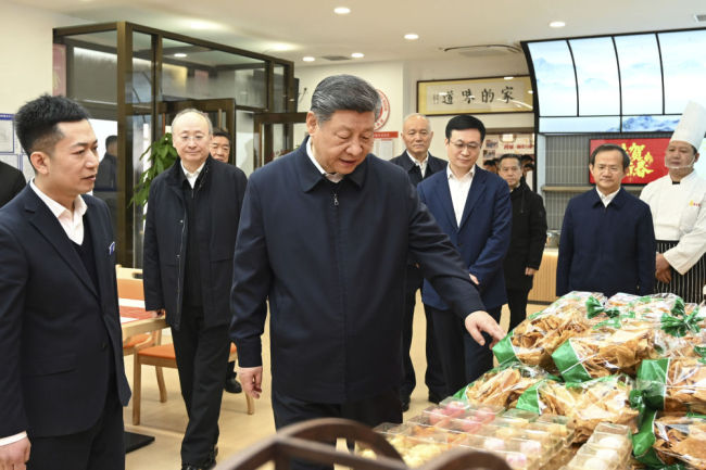 新華圖訊丨習(xí)近平春節(jié)前夕在北京看望慰問基層干部群眾