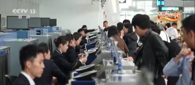 跨山越海 “流动的中国”活力四射 航线密布促旅游热