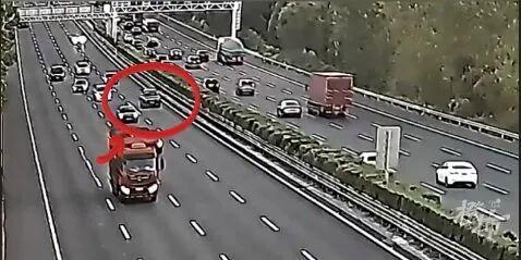 司机醉酒爬副驾睡觉 靠智驾无人驾驶 被判危险驾驶罪