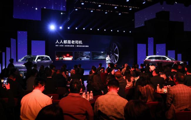 华为余承东解释问界命名寓意 探索与跨界共生