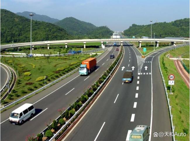 纯电车高速自驾：时速若干最省电？比开空调还保续航的温柔秩序？