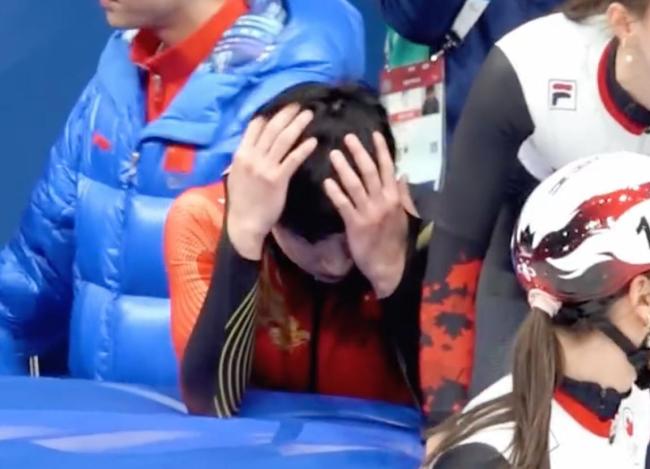 王濛现场不雅战速滑混接 看得快哭了