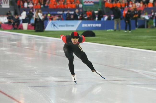 中国代表团旗手宁忠岩冲击冬奥奖牌