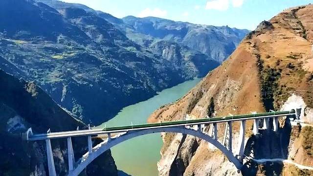 “世界上最难建的铁路”要完成了 蓝图变现实