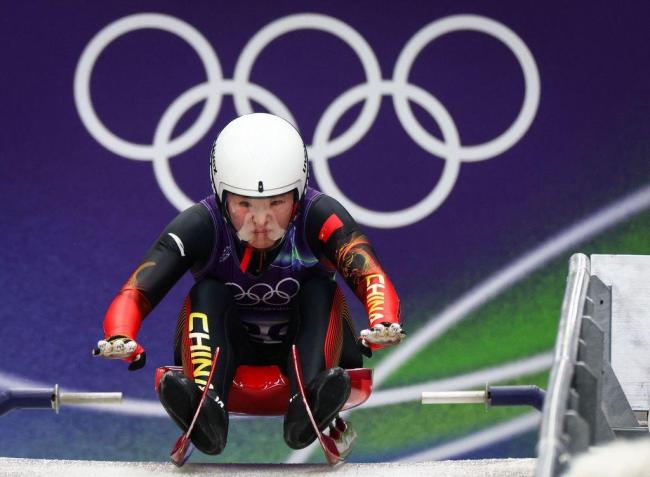 米兰冬奥会赛场迎突破，中国雪橇正在加速前行 “冰上F1”展现中国力量