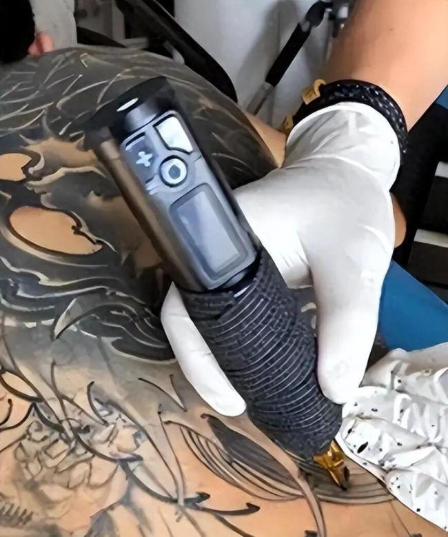 14岁男孩偷偷文身家长报警 法院判了