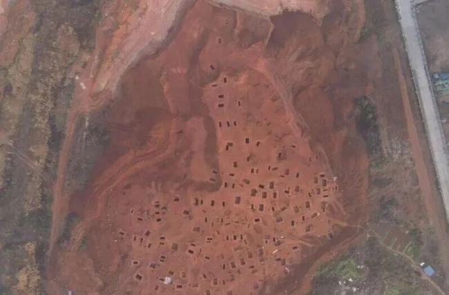 长沙再现大型古墓群