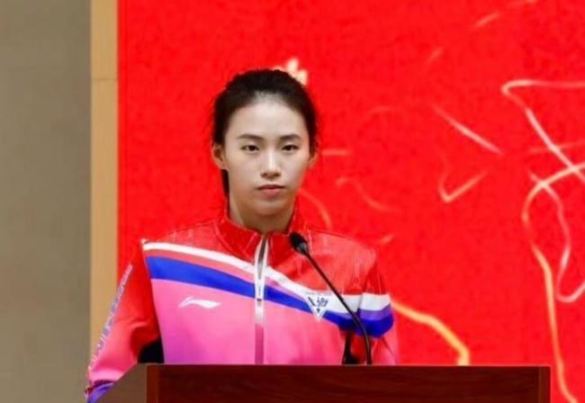 陈芋汐主持跳水队新春晚会 从容掌控舞台