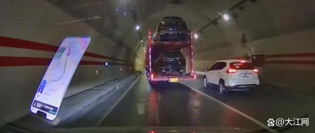 大货车避让隧道内轿车刹车踩冒烟 司机急刹救两车人命