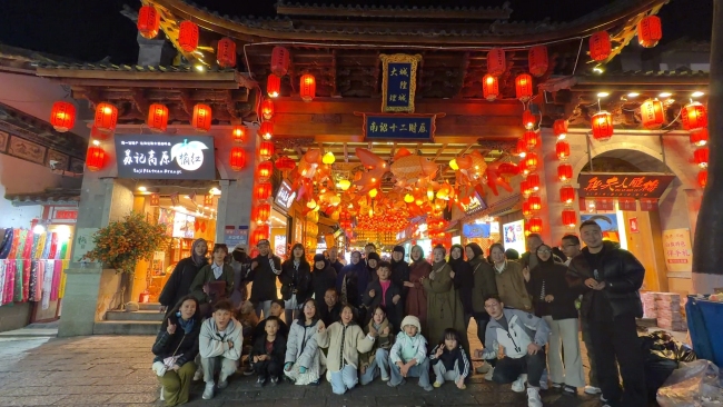 一家35口人开大巴自驾游当事人发声 温暖旅程弥补陪伴缺失