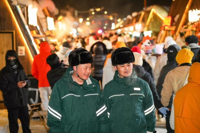 看新疆禾木“雪线守灯人”的十二时辰