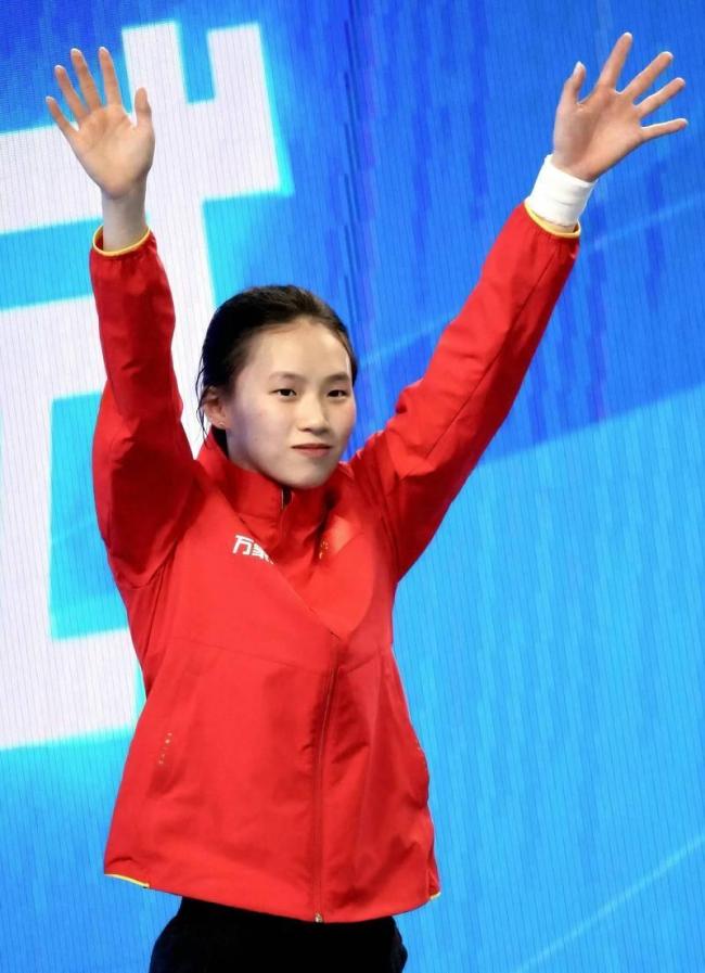 陈芋汐主持跳水队新春晚会 从容掌控舞台