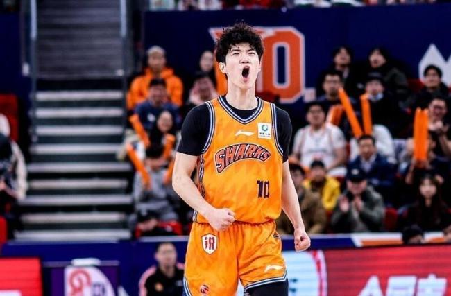 中国男篮21岁1米96控卫蜕变 新版四字外援崛起