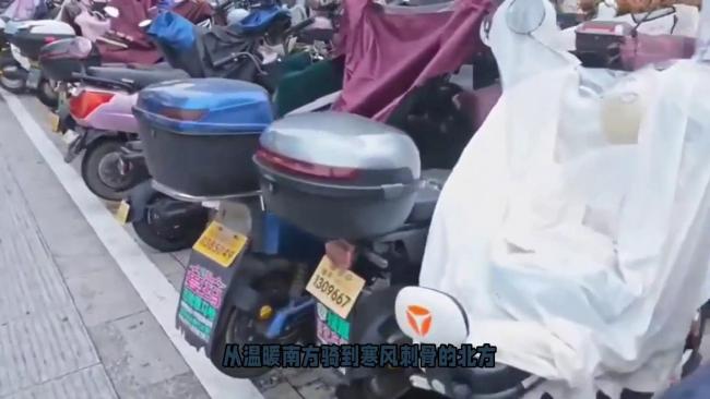 男子从深圳骑电动车回陕西过年