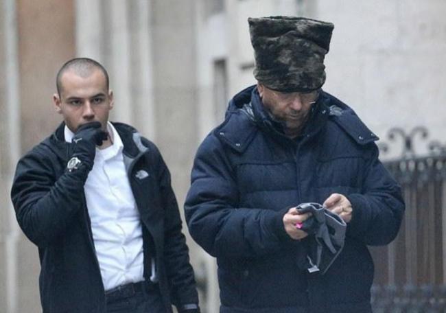 以色列前总理：后悔与爱泼斯坦相识，否认参与非法活动