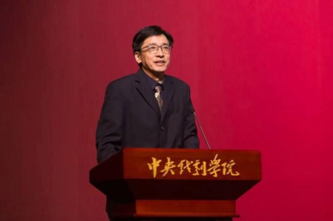 中央戏剧学院表演系原主任陈刚投案