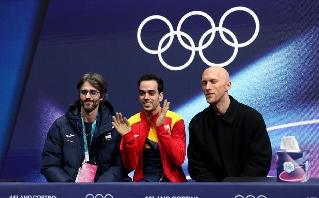 花滑编舞师冬奥赛场上演换装秀