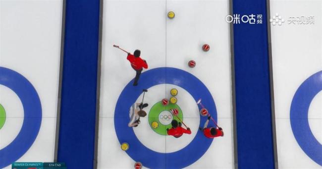 冰壶大圆规量了5次后中国队得分 戏剧性瞬间点燃赛场